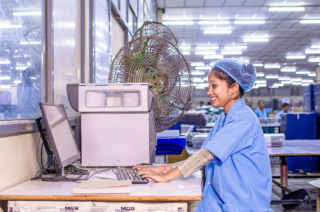 nurse using medical technology